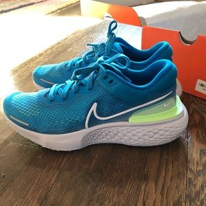 Nike ZoomX Invincible Run Flyknit
Men's Road Running Shoes